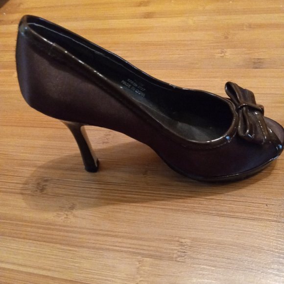 Cinderella of Boston Brown Silk peekaboo platform shoes - Picture 3 of 12